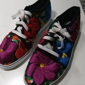 lBI Floral Sneakers